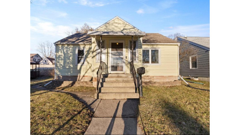 909 Harvey Ave Watertown, WI 53094 by EXP Realty, LLC~MKE $229,900