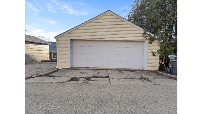 909 Harvey Ave Watertown, WI 53094 by EXP Realty, LLC~MKE $229,900