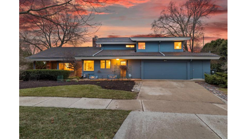 2535 E Lake Bluff Blvd Shorewood, WI 53211 by Powers Realty Group - suzanne@powersrealty.com $998,000