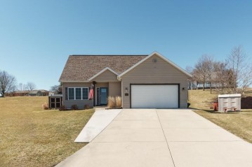 1703 Pine Ridge Ct, Mayville, WI 53050-2827