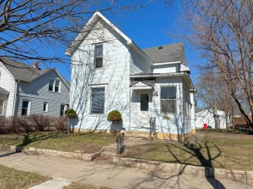 1227 Redfield St, La Crosse, WI 54601-5638