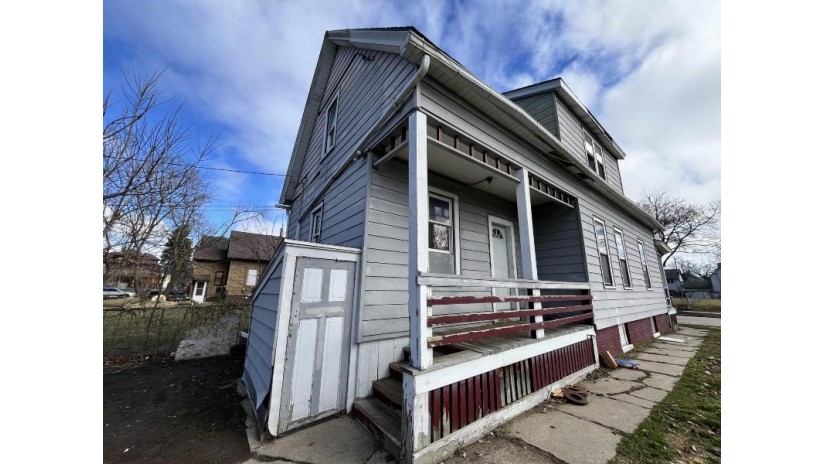 2435 N 15th St Milwaukee, WI 53206 by Milwaukee's Best Real Estate Services LLC $130,000