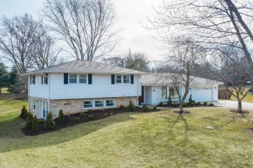 17745 Evergreen Ct, Brookfield, WI 53045-2811