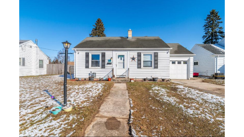 2824 36th St Two Rivers, WI 54241 by Pleasant View Realty, LLC $151,500