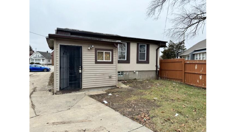 5958 W Appleton Ave Milwaukee, WI 53210 by Premier Point Realty LLC $139,900