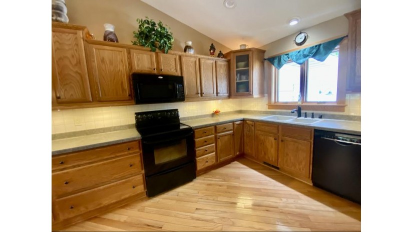 W223N4941 East View Dr Lisbon, WI 53089 by Lake Country Flat Fee $589,000