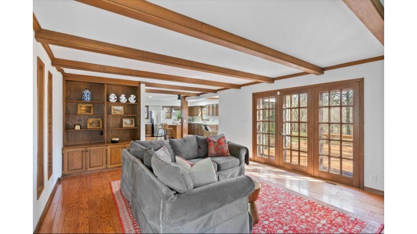 427 W Zedler Ln Mequon, WI 53092 by LaGalbo Realty, LLC. - 414-333-4724 $749,900