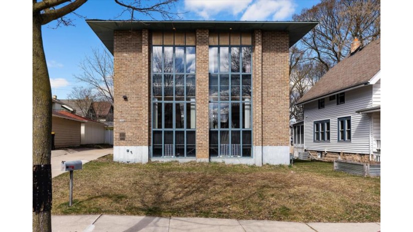 5928 W Michigan St Wauwatosa, WI 53213 by Worth Realty - 414-963-1600 $475,000