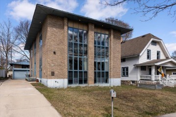 5928 W Michigan St, Wauwatosa, WI 53213-4248