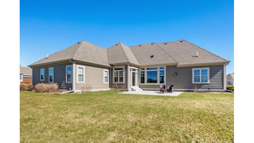 1671 Whistling Hill Cir Hartland, WI 53029 by Lake Country Flat Fee $1,195,000