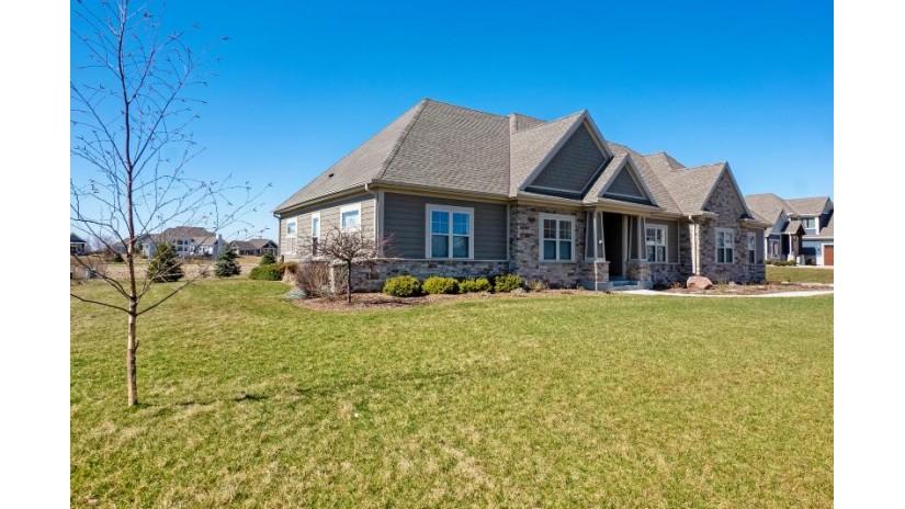 1671 Whistling Hill Cir Hartland, WI 53029 by Lake Country Flat Fee $1,195,000