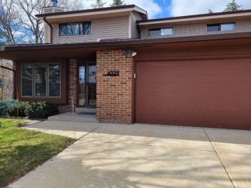 4329 S Todd Dr 17, Greenfield, WI 53228-2450