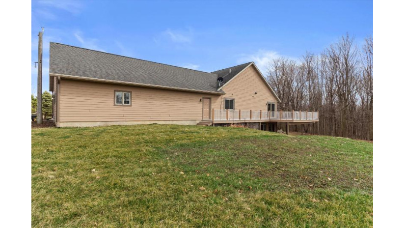 N747 Crawfish Rd Lebanon, WI 53036 by First Weber Inc - Delafield $649,900