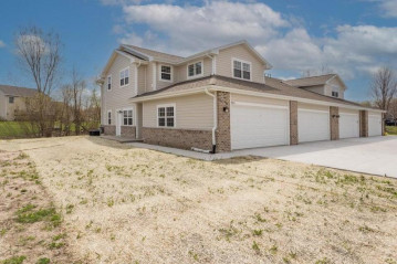 455 Hillary Cir B, Johnson Creek, WI 53038