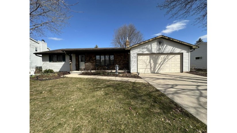547 Kenney St Allouez, WI 54301 by Legendary Real Estate Services - 262-204-5534 $288,888