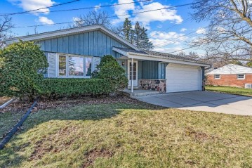 11511 W Wisconsin Ave, Wauwatosa, WI 53226-3646