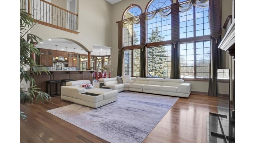 N52W21276 Golfview Ct Menomonee Falls, WI 53051 by Lake Country Flat Fee $1,199,900