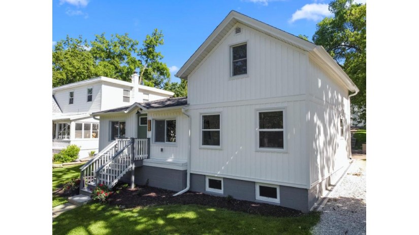 517 Water St Lake Geneva, WI 53147 by Keating Real Estate $485,000