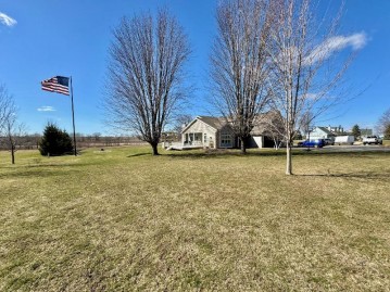 N6089 Bennetts Rd, Oak Grove, WI 53032