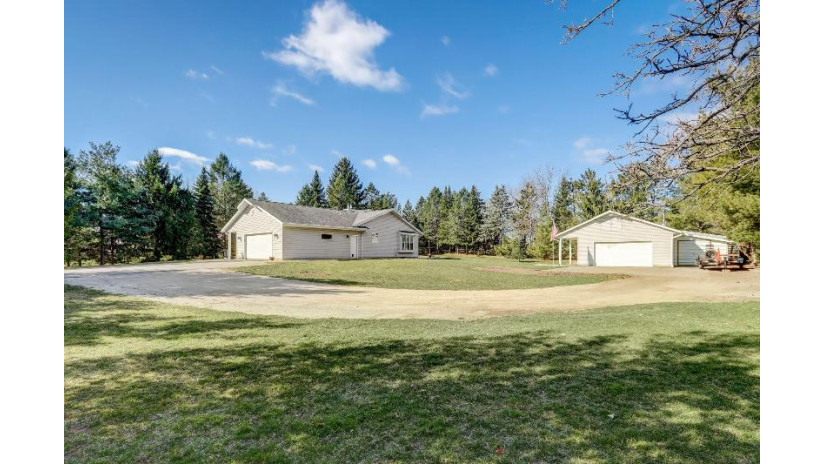 N9567 Hilltop Dr Troy, WI 53120 by Coldwell Banker Elite - info@cb-elite.com $460,000