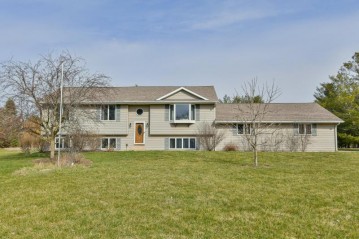 N3705 Willow Bend Ln, Geneva, WI 53147