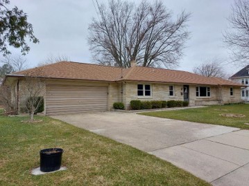 31 S Ewald St, Mayville, WI 53050-1438