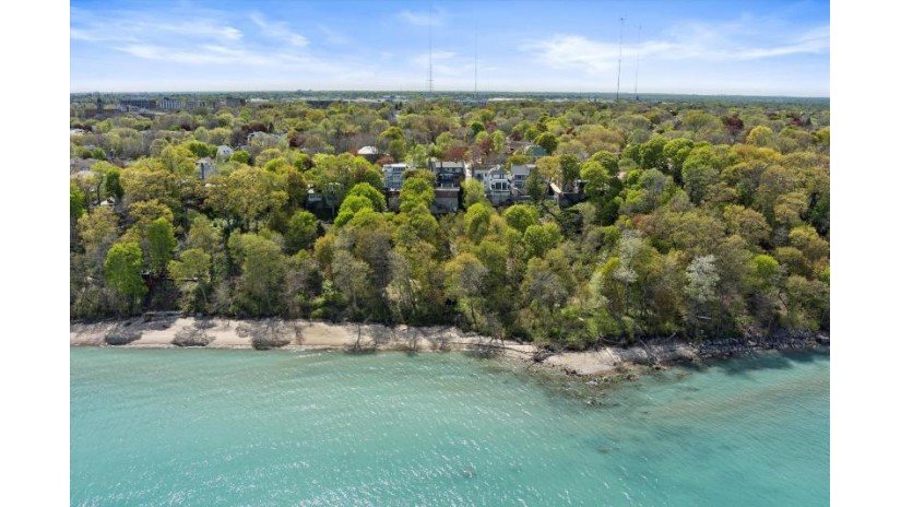 4232 N Lake Dr Shorewood, WI 53211 by Powers Realty Group - suzanne@powersrealty.com $1,895,000