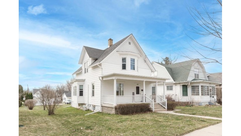 808 Harvey Ave Watertown, WI 53094 by Realty Executives Platinum - 920-539-5392 $319,900