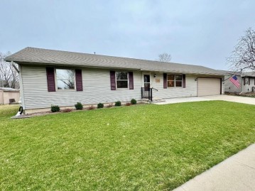 505 Hall St, Watertown, WI 53094-4105