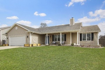 729 Joshua Ln, Lake Geneva, WI 53147-4746