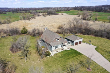 23950 89th St, Salem Lakes, WI 53168