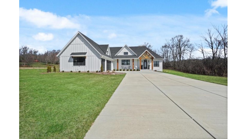 3864 Hickory Hill Pkwy W Richfield, WI 53033 by Lake Country Flat Fee $975,000