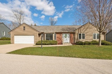 3708 S Bayberry Ln, Greenfield, WI 53228-1360