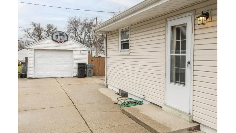 3702 E Ramsey Ave Cudahy, WI 53110 by RE/MAX ELITE - office@maxelite.com $234,900