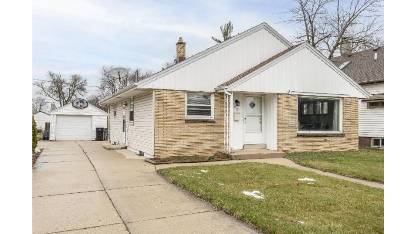 3702 E Ramsey Ave Cudahy, WI 53110 by RE/MAX ELITE - office@maxelite.com $234,900