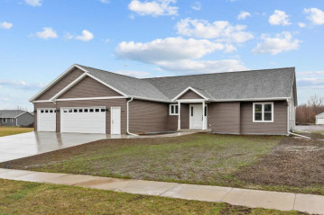 401 Village Ln, Ripon, WI 54971