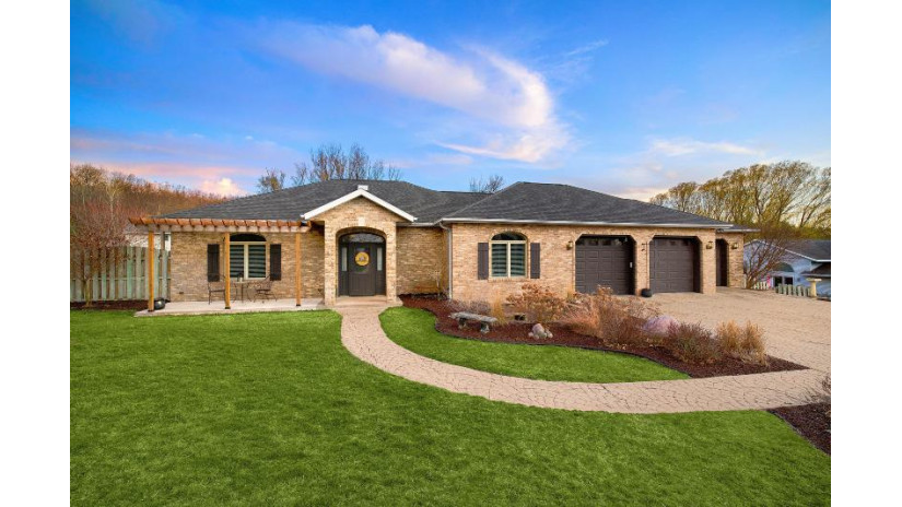 W6027 Ruth Ln Onalaska, WI 54650 by Assist 2 Sell Premium Choice Realty, LLC $574,900