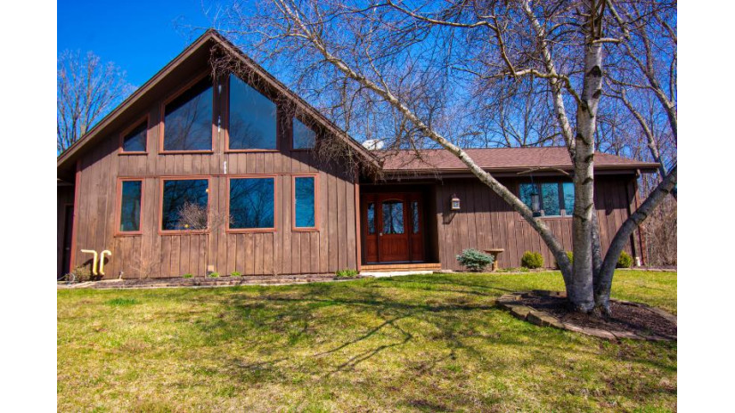 2563 Partridge Woods Ct Lyons, WI 53105 by Lake Geneva Area Realty, Inc. $675,000