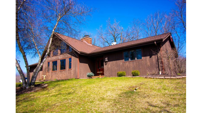 2563 Partridge Woods Ct Lyons, WI 53105 by Lake Geneva Area Realty, Inc. $675,000