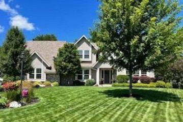 W271N2497 Chestnut Ct, Pewaukee, WI 53072-4948