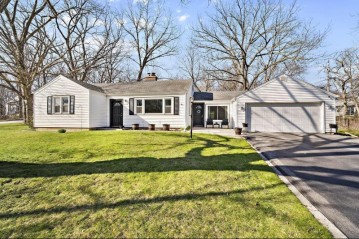 12124 W Vliet St, Wauwatosa, WI 53226-3152