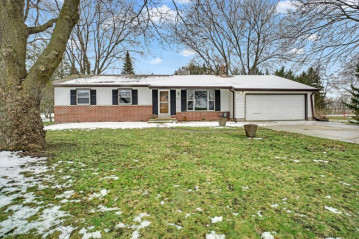 N79W25957 Plainview Rd, Lisbon, WI 53089