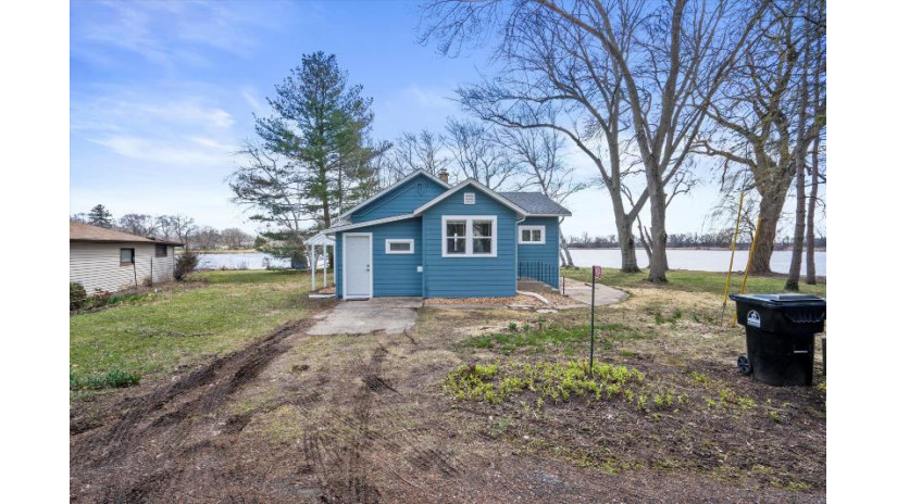 N6204 W Lakeshore Dr Spring Prairie, WI 53105 by The Curated Key Collective $309,900