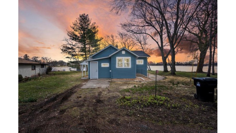 N6204 W Lakeshore Dr Spring Prairie, WI 53105 by The Curated Key Collective $309,900