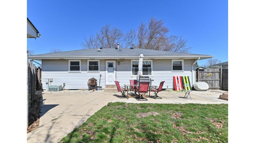 2717 Concord Dr Racine, WI 53403 by ReBelle Realty $233,500