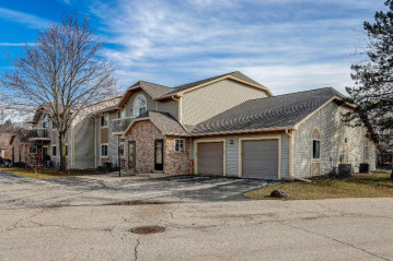 324 E Washington St 7, Slinger, WI 53086