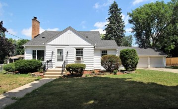 1002 E Racine Ave, Waukesha, WI 53186-6448