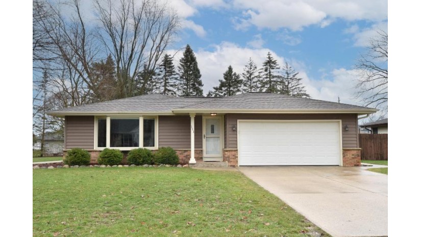 111 W Fransee Ln Saukville, WI 53080 by Coldwell Banker Realty $319,900