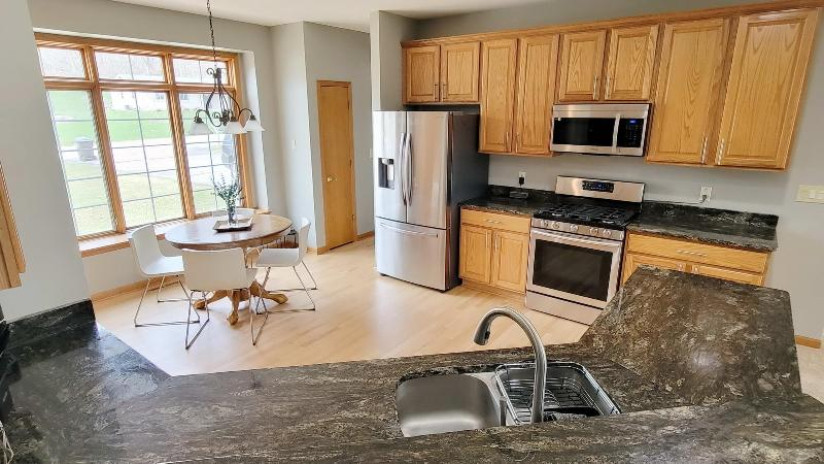 5490 S Martha Dr New Berlin, WI 53146 by Homeowners Concept Save More R - 262-650-1100 $500,000