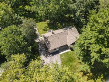 3130 Oakwood Rd, Delafield, WI 53029-9333